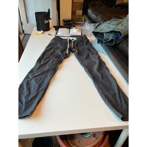 Vuori women’s black pants size medium